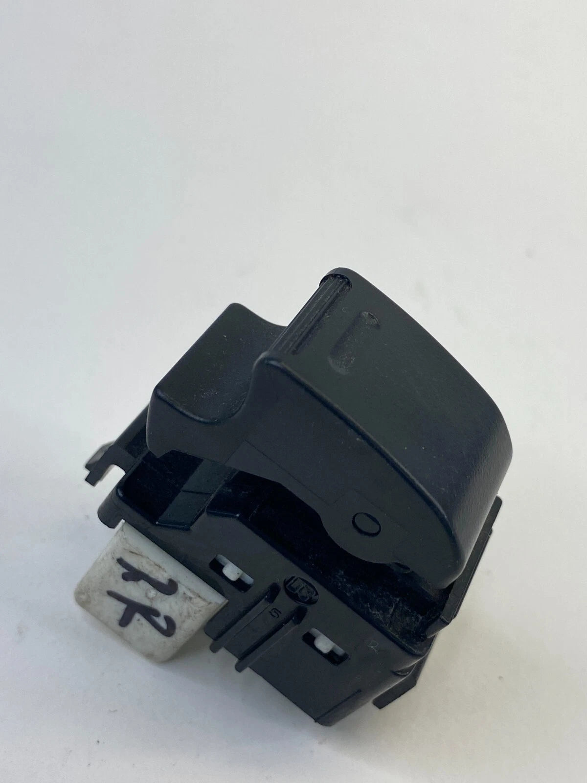 93-08 TOYOTA COROLLA 96-05 RAV4 REAR RIGHT SIDE WINDOW BUTTON SWITCH 2579V11 OEM