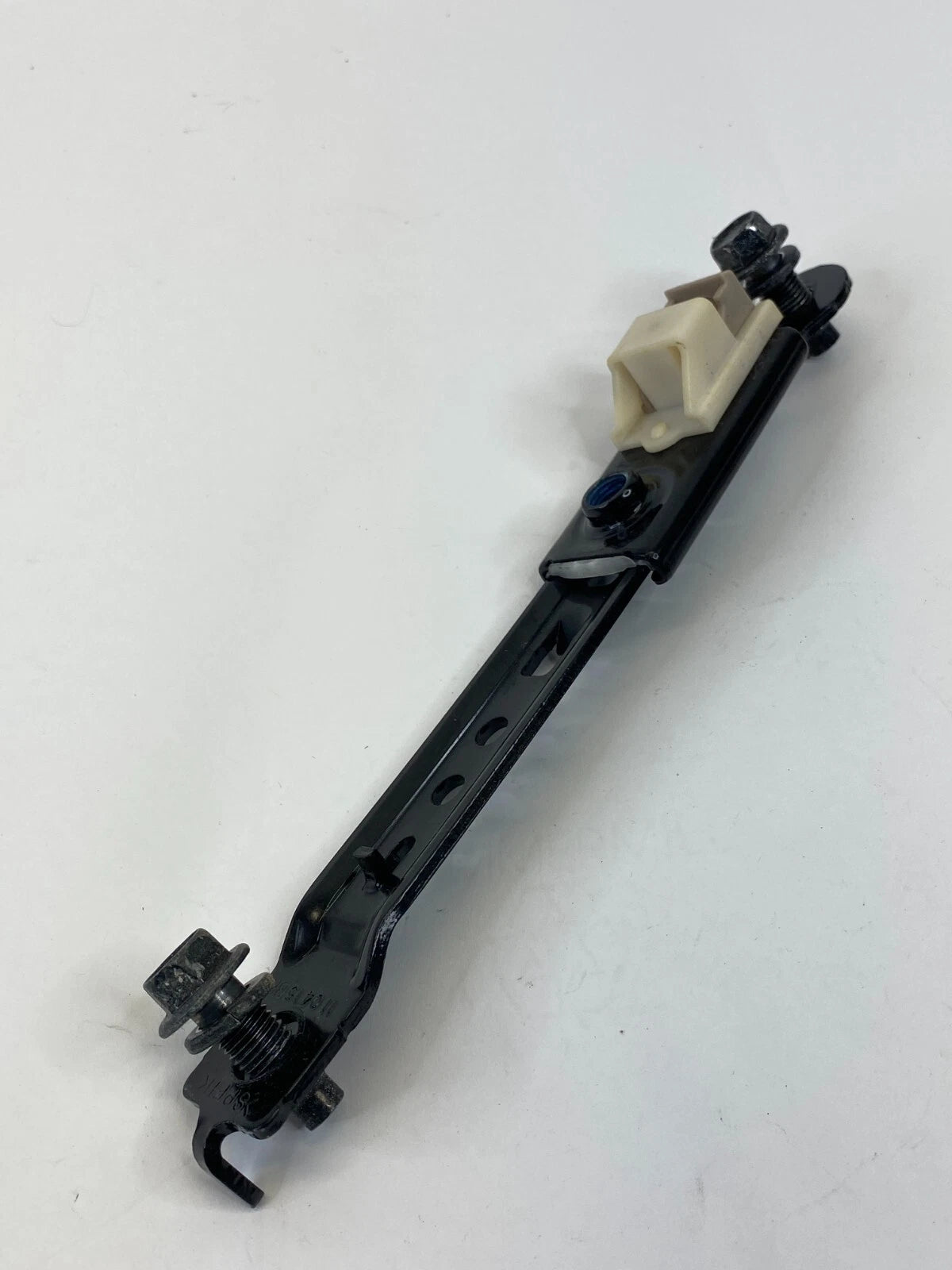 2011-2016 KIA FORTE FRONT LEFT DRIVER SIDE SEAT BELT HEIGHT ADJUSTER OEM