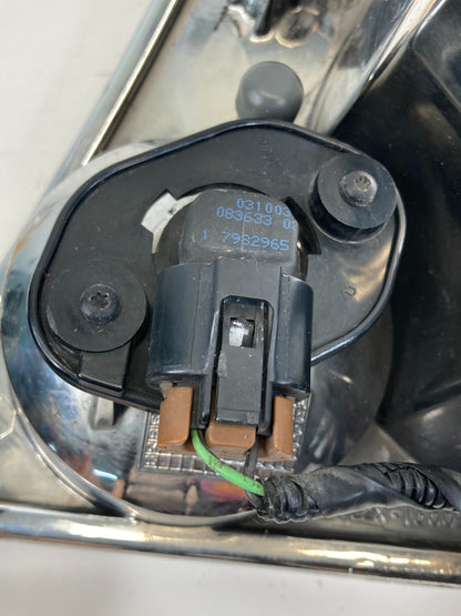 2002-2005 Ford Explorer Front Right Passenger Side Headlight Head Light Lamp OEM