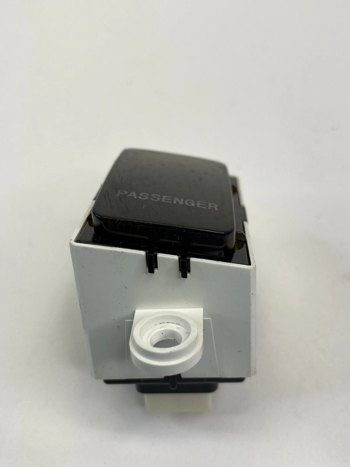 2006 2007 HYUNDAI SONATA DASH PASSENGER SEAT BELT REMINDER LIGHT 95930-3K500 OEM