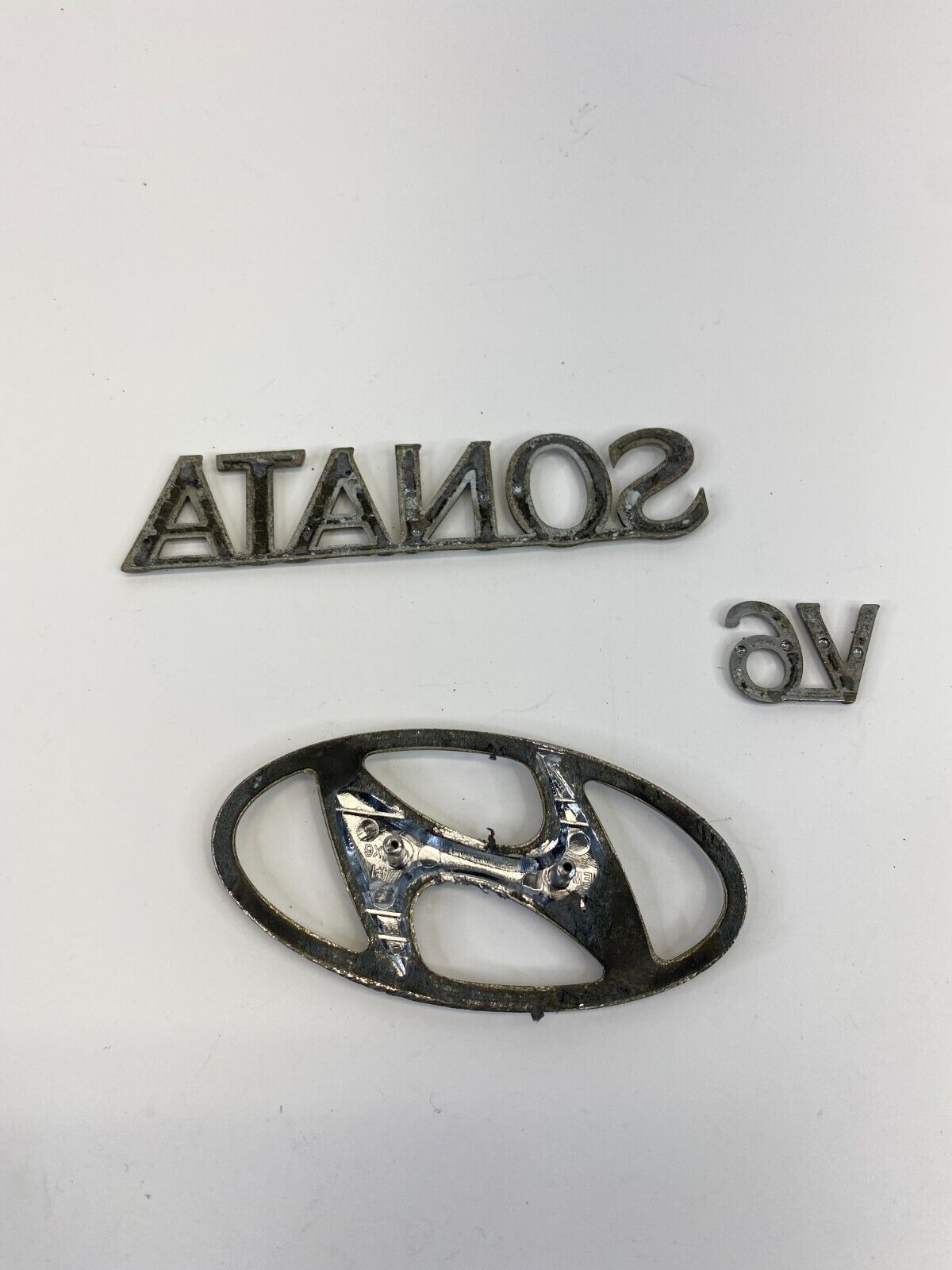 2002-2005 Hyundai Sonata V6 Rear Trunk Deck Lid Logo Emblem Badge Set OEM