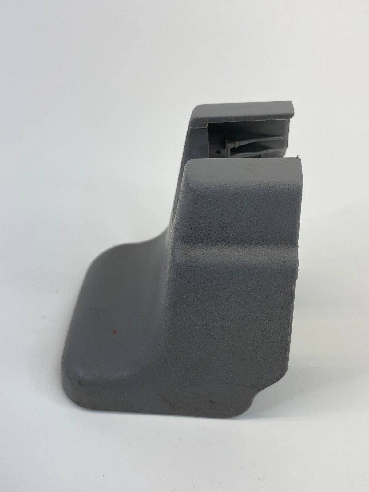 2005-2010 TOYOTA SIENNA FRONT SEAT TRACK END COVER 72157-AE030 OEM