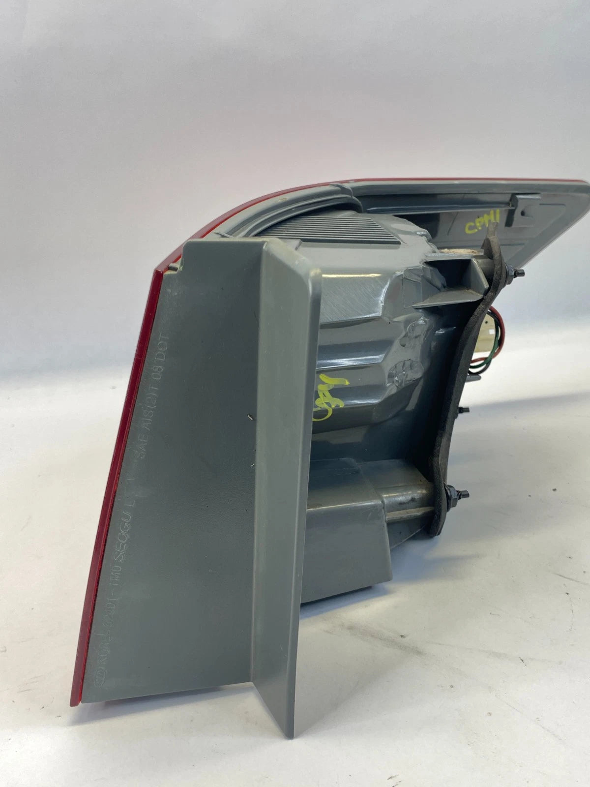 2010-2013 KIA FORTE SEDAN REAR LEFT SIDE QUARTER PANEL MOUNTED TAILLIGHT LIGHT