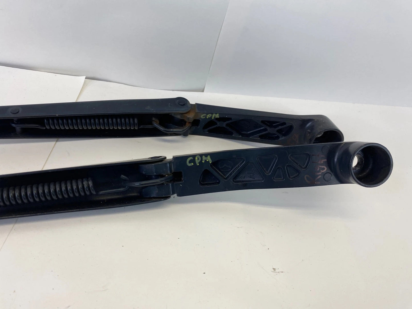 2010-2013 MAZDA 3 SEDAN FRONT WINDSHIELD WIPER ARM SET LEFT AND RIGHT OEM