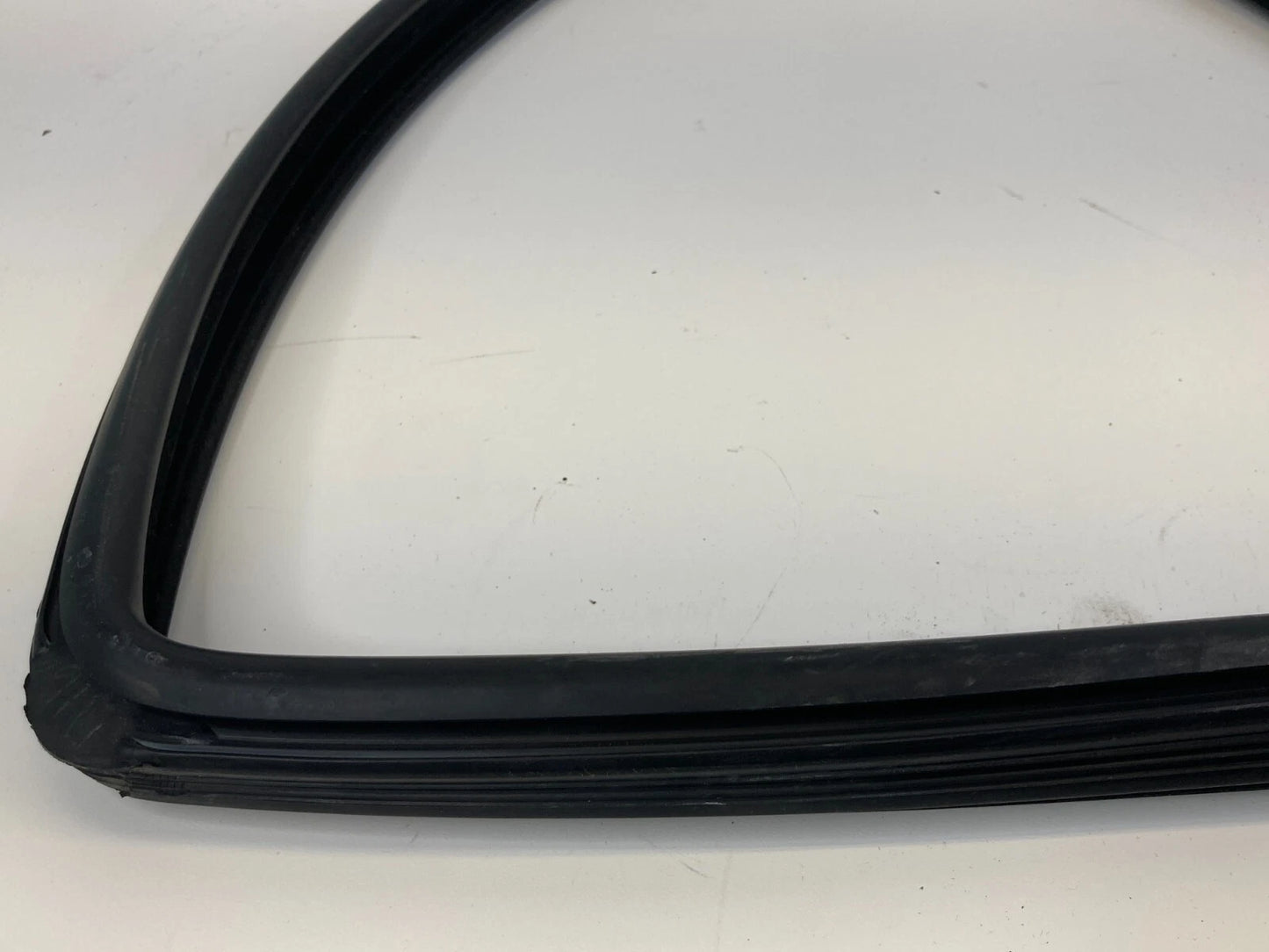 1999-2005 VOLKSWAGEN JETTA REAR RIGHT PASSENGER QUARTER VENT WINDOW GLASS OEM