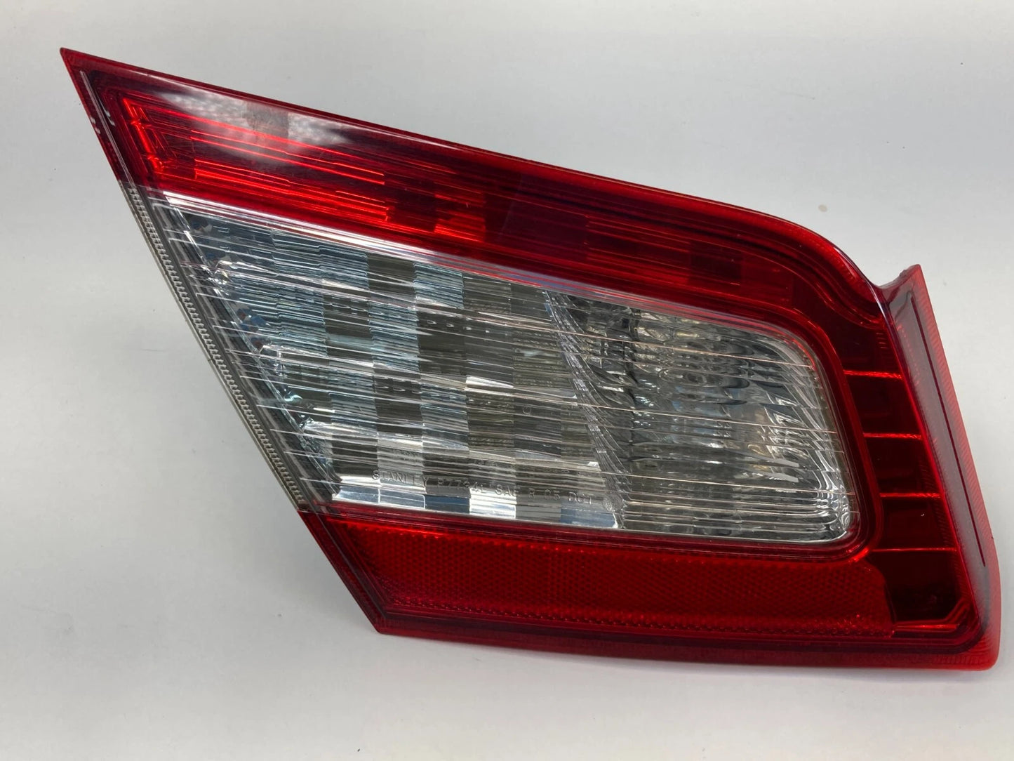 09-12 MITSUBISHI GALANT REAR LEFT TRUNK LID TAIL LIGHT INNER TAILLIGHT 8330A401