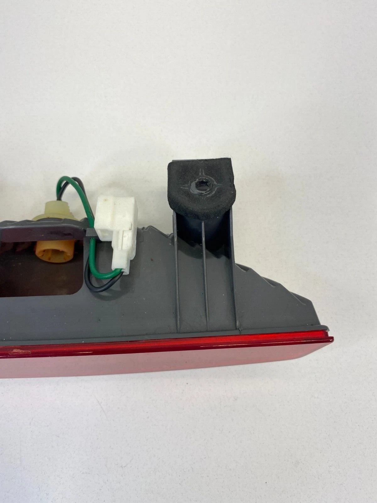 2006-2011 KIA RIO5 HATCHBACK REAR THIRD 3RD BRAKE HIGH MOUNTED STOP LIGHT LAMP