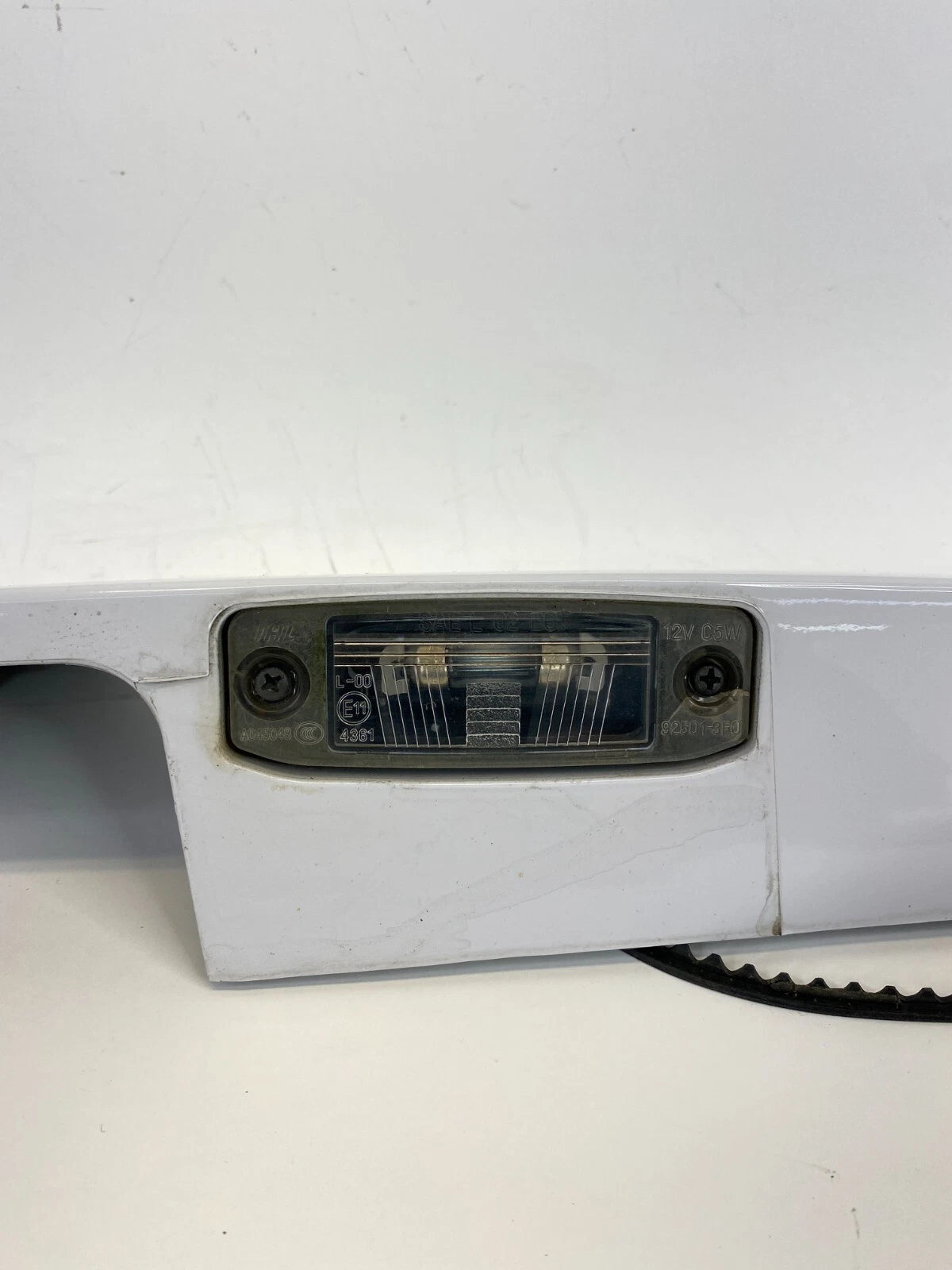 2005-2008 HYUNDAI TUCSON REAR LIFT GATE HATCH LICENSE PLATE TRIM MOLDING OEM