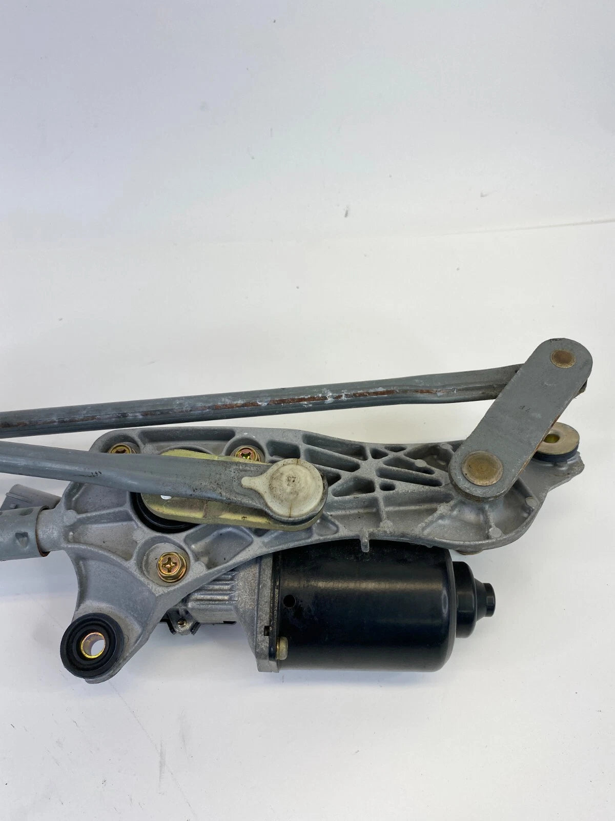 2005-2010 SCION TC FRONT WINDSHIELD WIPER MOTOR TRANSMISSION LINKAGE 8511021080