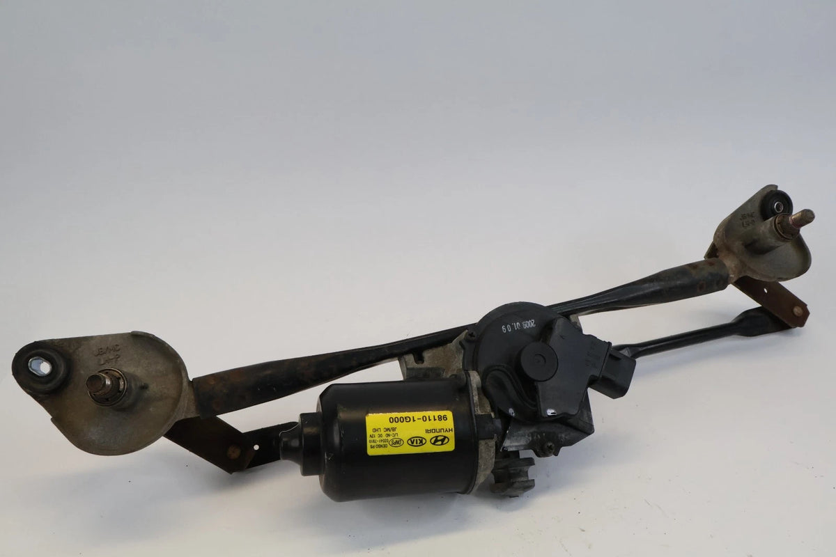 06-11 KIA RIO FRONT WINDSHIELD WIPER MOTOR AND LINKAGE ASSEMBLY OEM 98110-1G000