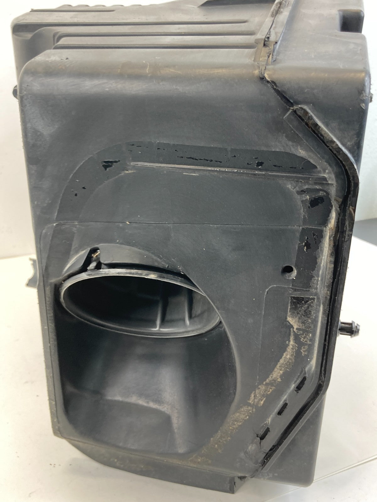 2000-2005 Chevrolet Monte Carlo 3.8L Air Intake Cleaner Box Assembly OEM