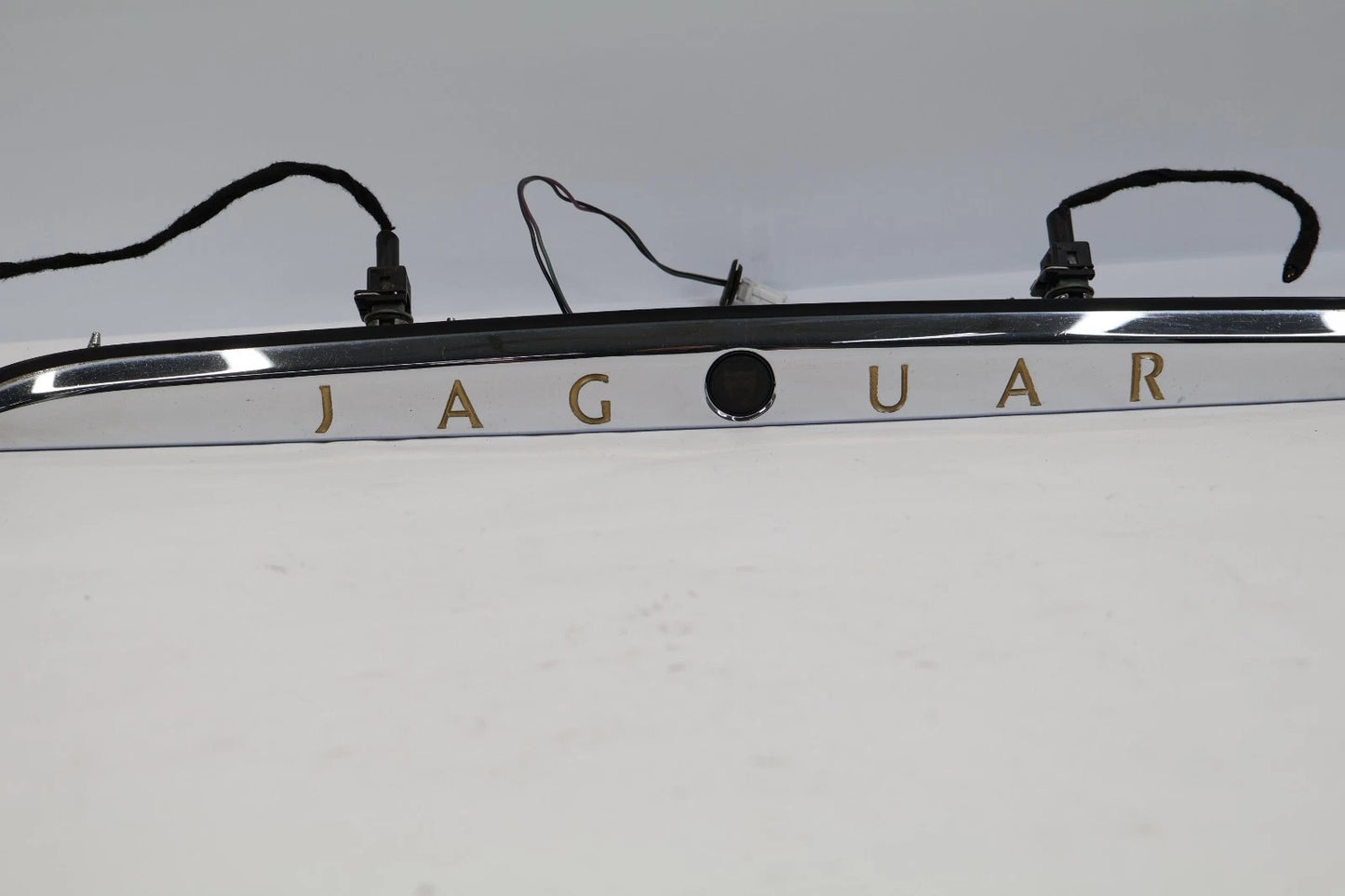 2000-2004 JAGUAR S-TYPE REAR TAILGATE TRUNK HANDLE W/ LICENSE PLATE LIGHTS OEM