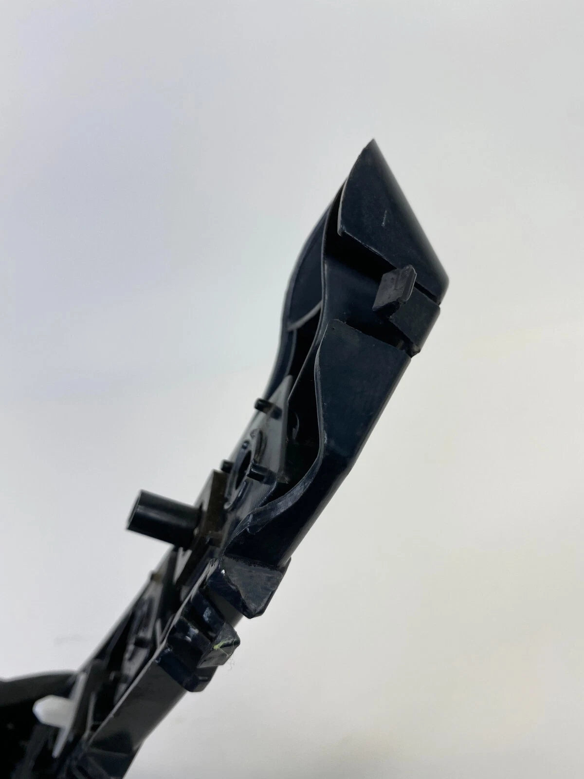 2013-2019 FORD FUSION REAR LEFT SIDE BUMPER BRACKET MOUNT DS73-17A882-AE OEM