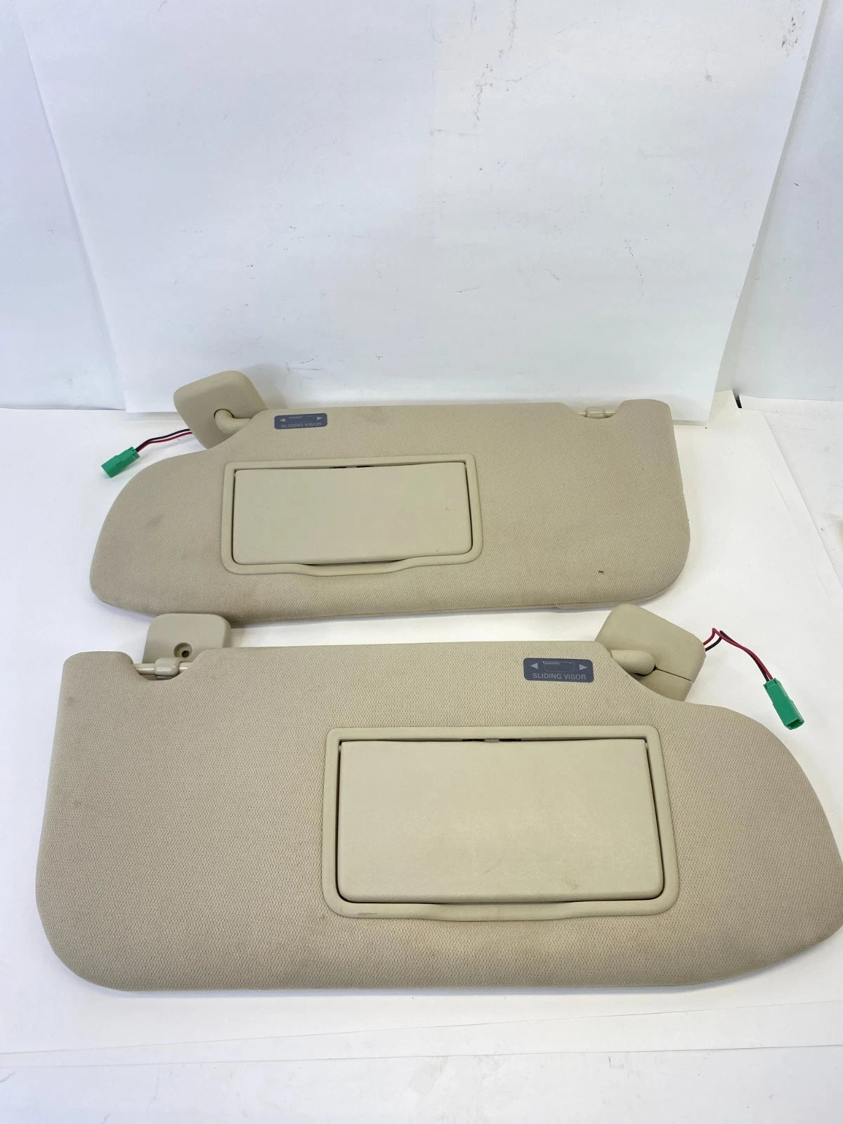 2013-2019 FORD TAURUS DRIVER & PASSENGER SUNVISOR SET W/ILLUMINATED MIRROR OEM