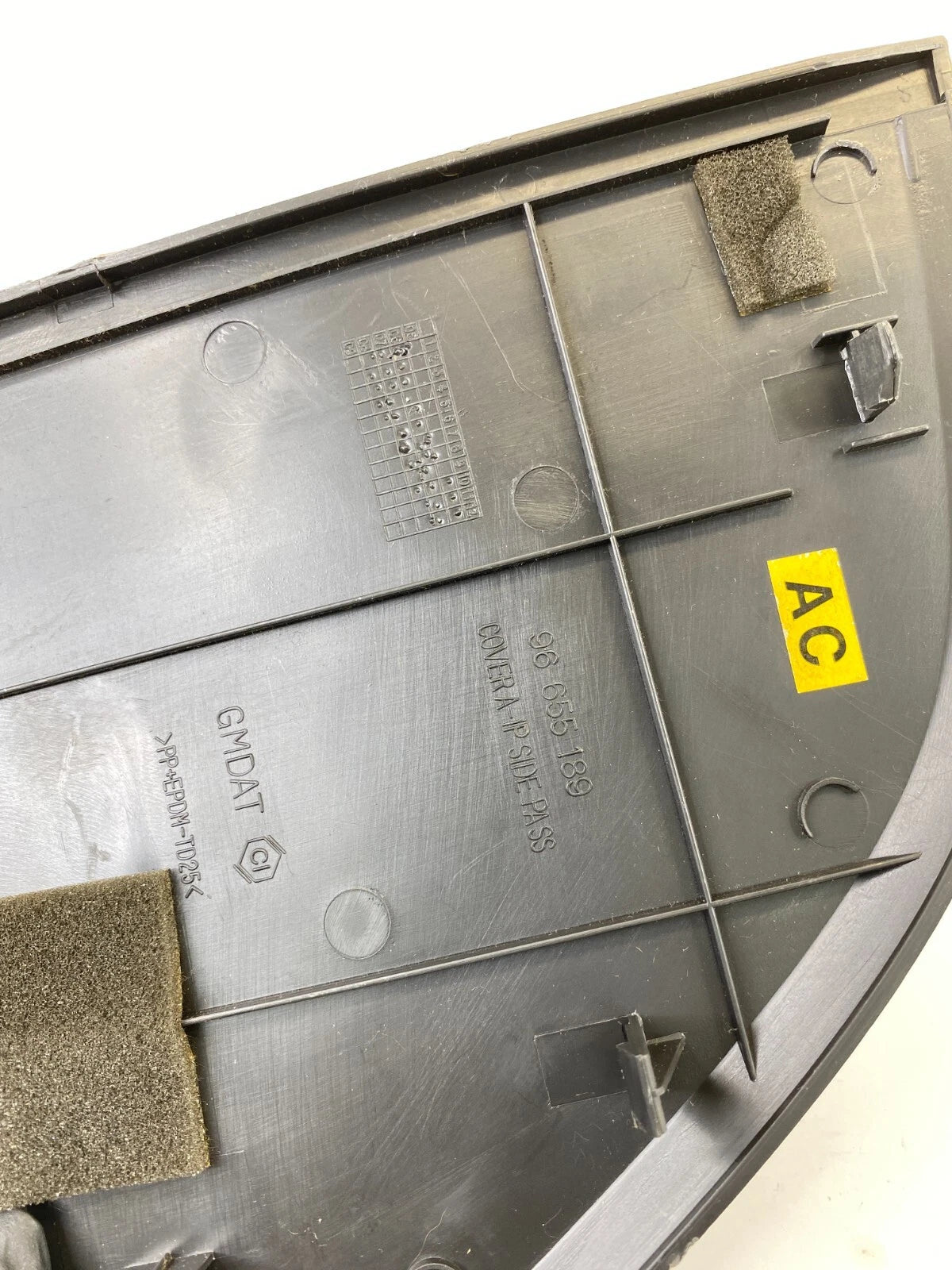2009-2011 CHEVROLET AVEO DASH RIGHT SIDE END CAP COVER BEZEL TRIM 96655189 OEM