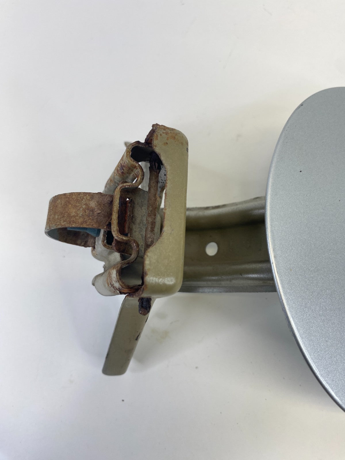 08 09 10 11 12 13 14 15 16 17 Buick Enclave Fuel Filler Door Tank Gas Lid Cover