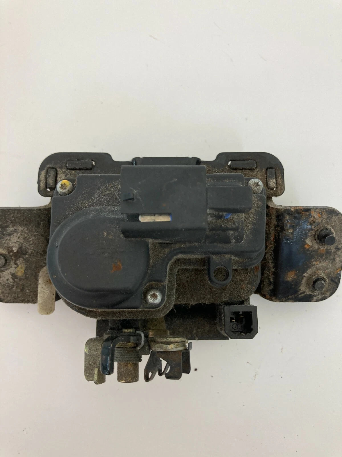 2004 2005 04 05 DODGE DURANGO REAR LIFTGATE TAILGATE LOCK LATCH ACTUATOR OEM