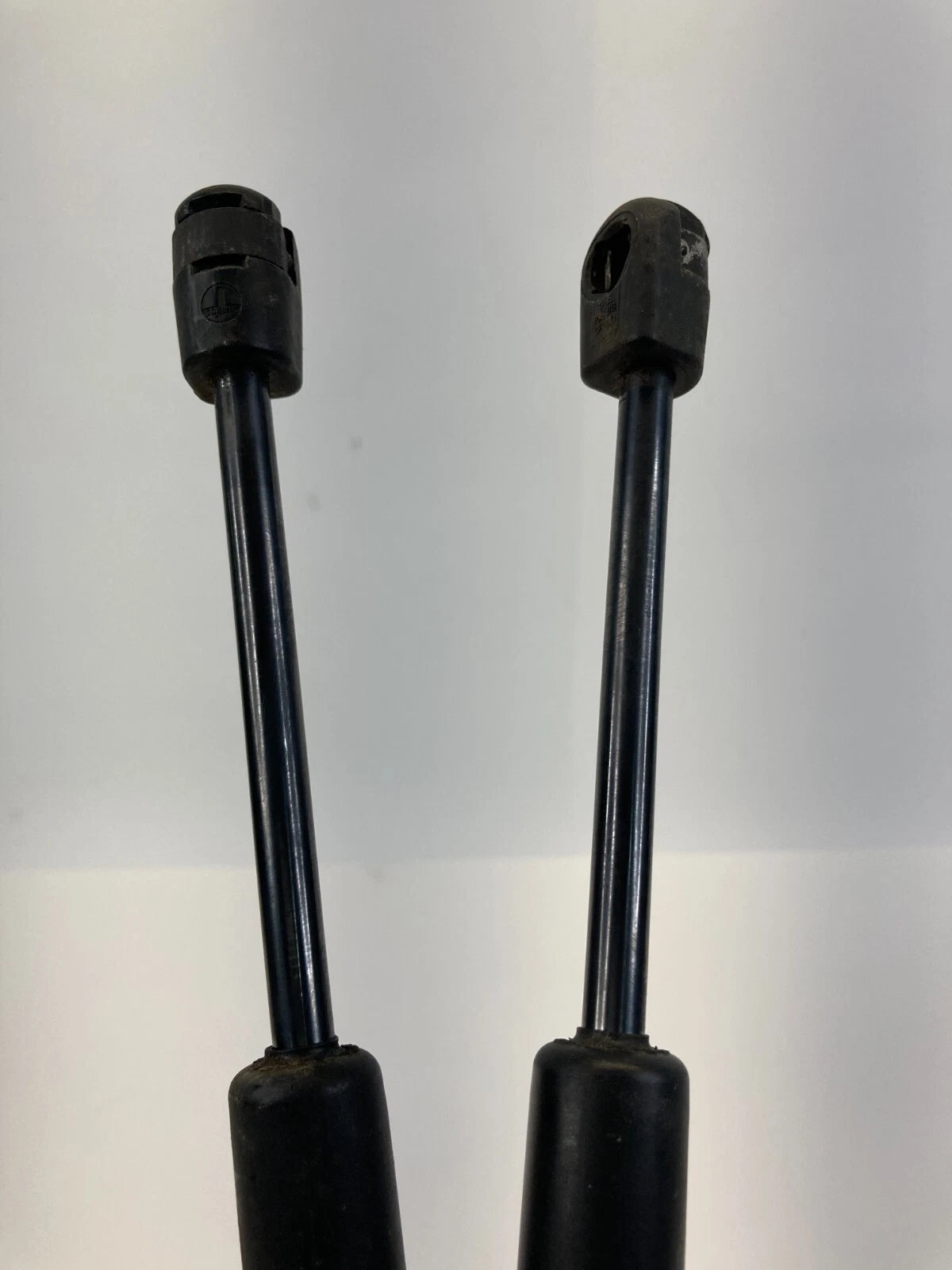 06-09 FORD MUSTANG TRUNK LIFTGATE LIFT SUPPORT SHOCK STRUT PAIR SET 6R3363406A10