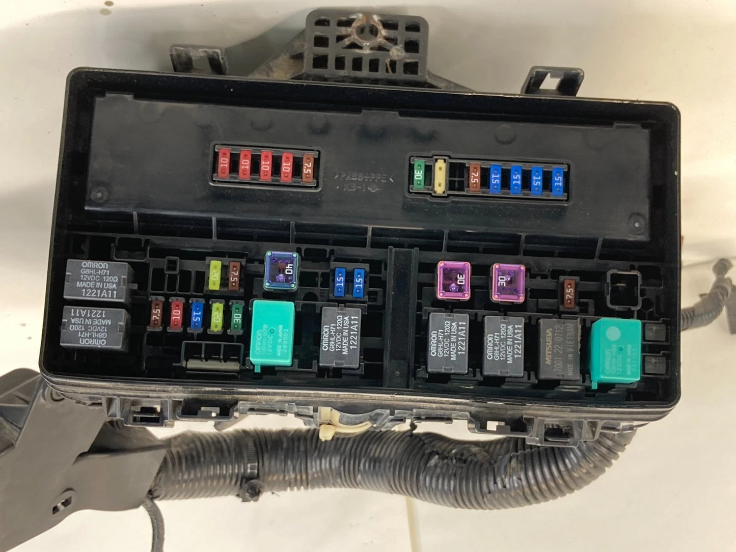 2007-2013 ACURA MDX ENGINE BAY POWER DISTRIBUTION CENTER FUSE BOX OEM