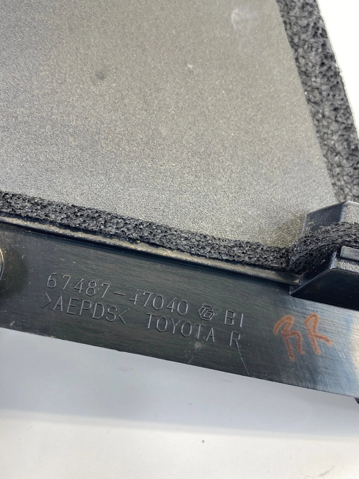2010-2015 TOYOTA PRIUS REAR RIGHT PASSENGER DOOR OUTER CORNER COVER 67487-47040