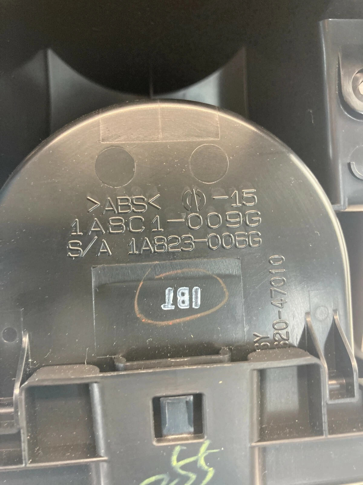 04 05 06 07 08 09 TOYOTA PRIUS FRONT CENTER CONSOLE CUP HOLDER 1A823-0066 OEM