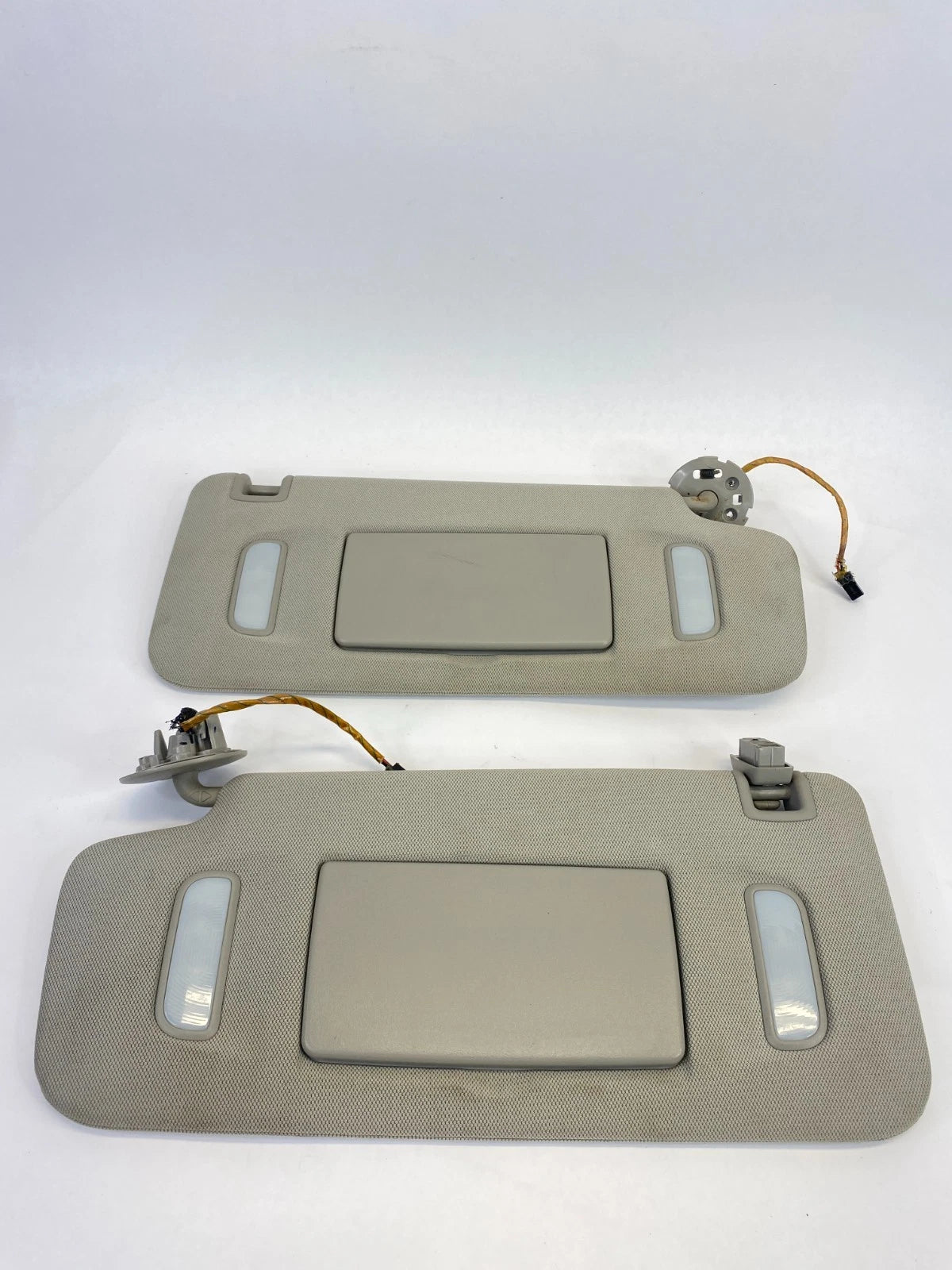 2011-2017 CHEVROLET EQUINOX LEFT RIGHT SUN VISOR PAIR SET W/ VANITY MIRROR OEM