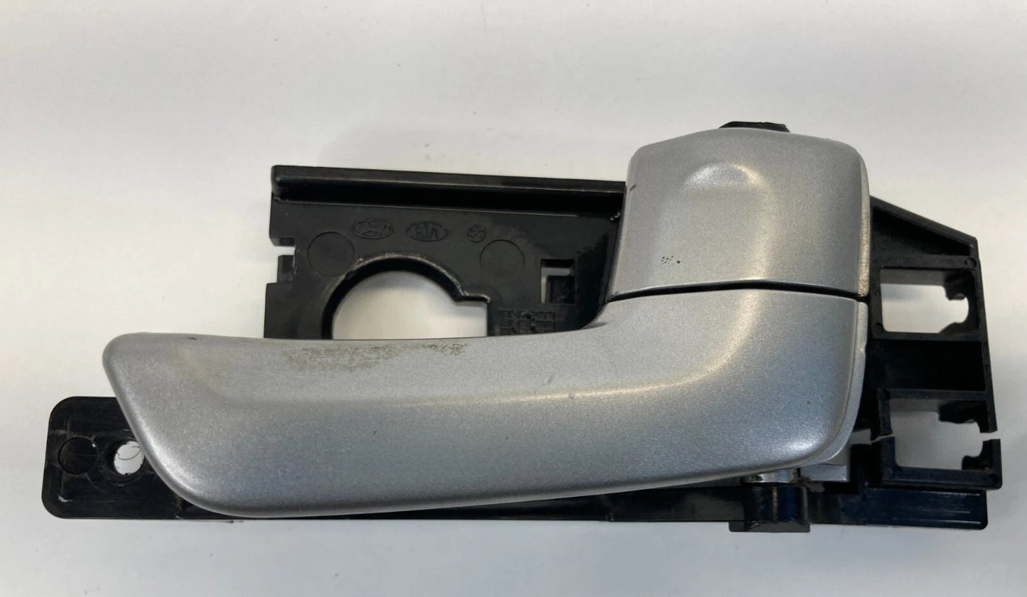 05-10 KIA SPORTAGE REAR RIGHT PASSENGER INNER DOOR HANDLE SILVER OEM 82613-1F000