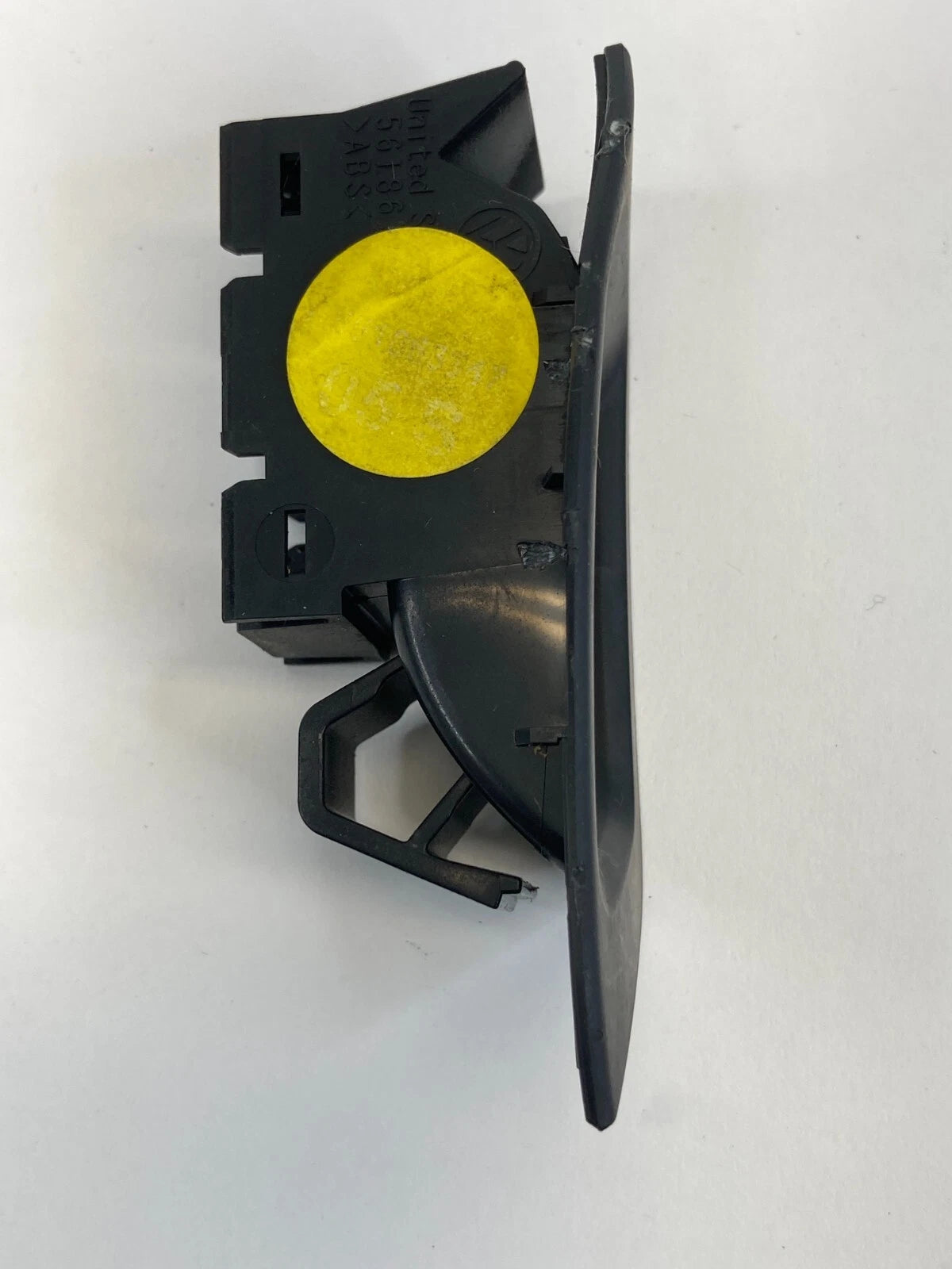 12-19 VOLKSWAGEN PASSAT FRONT LEFT DOOR TRUNK SWITCH BEZEL COVER 561863349 OEM