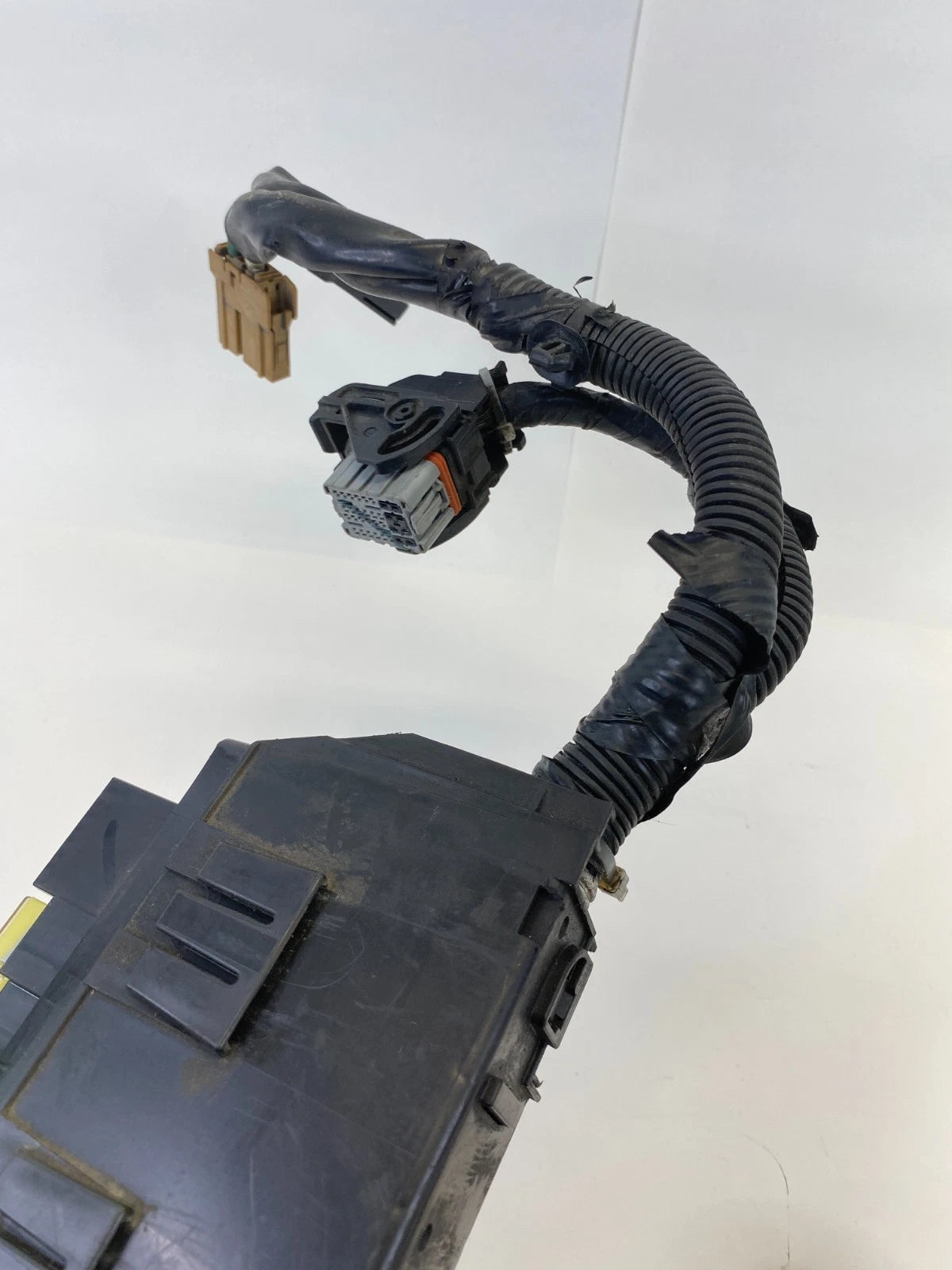 2016-2019 NISSAN SENTRA 1.8L ENGINE BAY FUSE BOX POWER MODULE 7154-7223-30 OEM