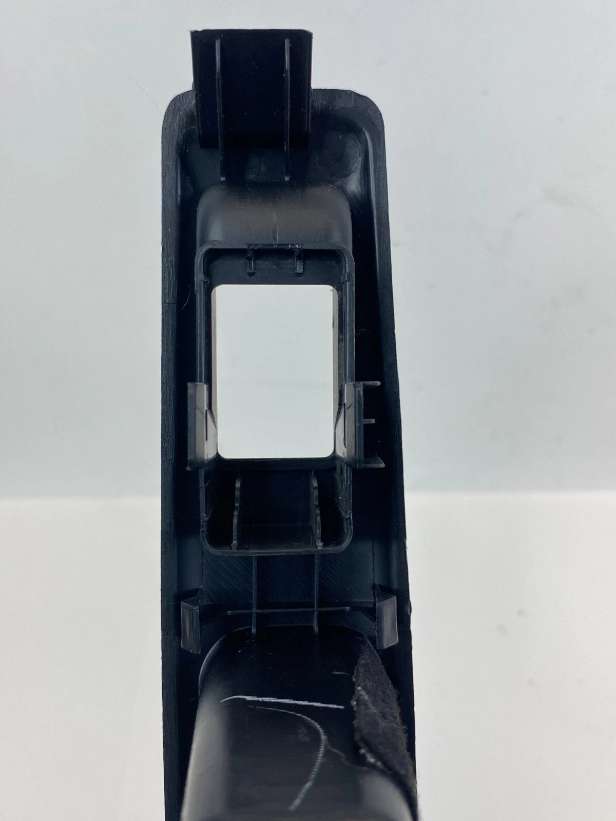 2008-2013 NISSAN ROGUE REAR RIGHT SIDE POWER WINDOW SWITCH BEZEL 82960JM00A