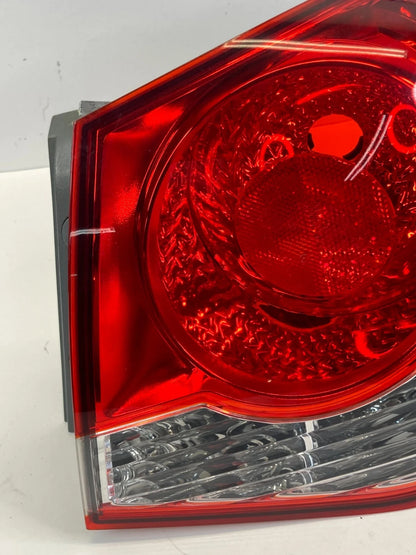 2011-2016 CHEVROLET CRUZE RIGHT PASSENGER OUTER TAIL LIGHT TAILLIGHT LAMP OEM