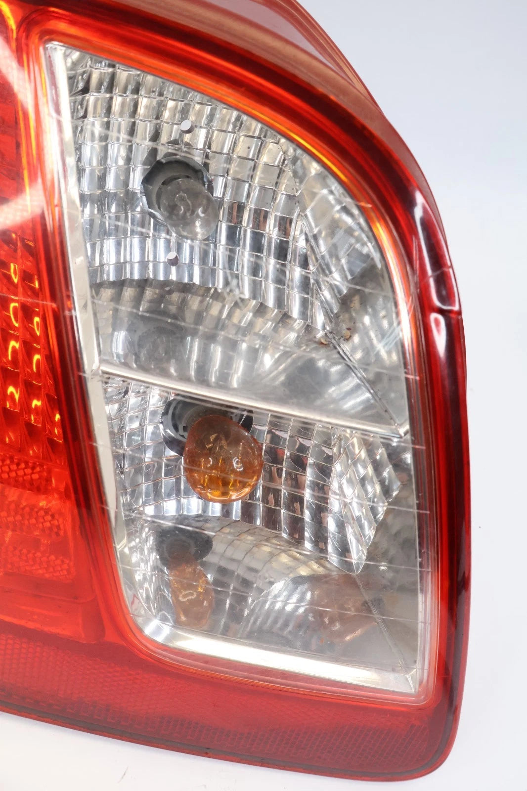 2006-2011 KIA RIO SEDAN REAR LEFT DRIVER SIDE TAIL LIGHT TAILLIGHT TAIL LAMP