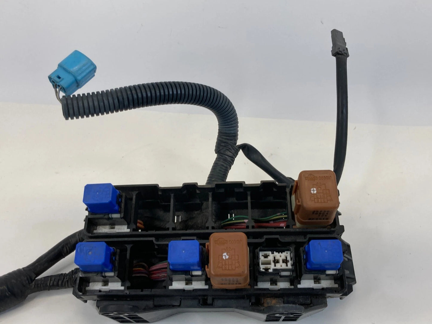 2001-2004 NISSAN PATHFINDER 3.5L ENGINE BAY LEFT SIDE RELAY BOX FUSEBOX 71543079