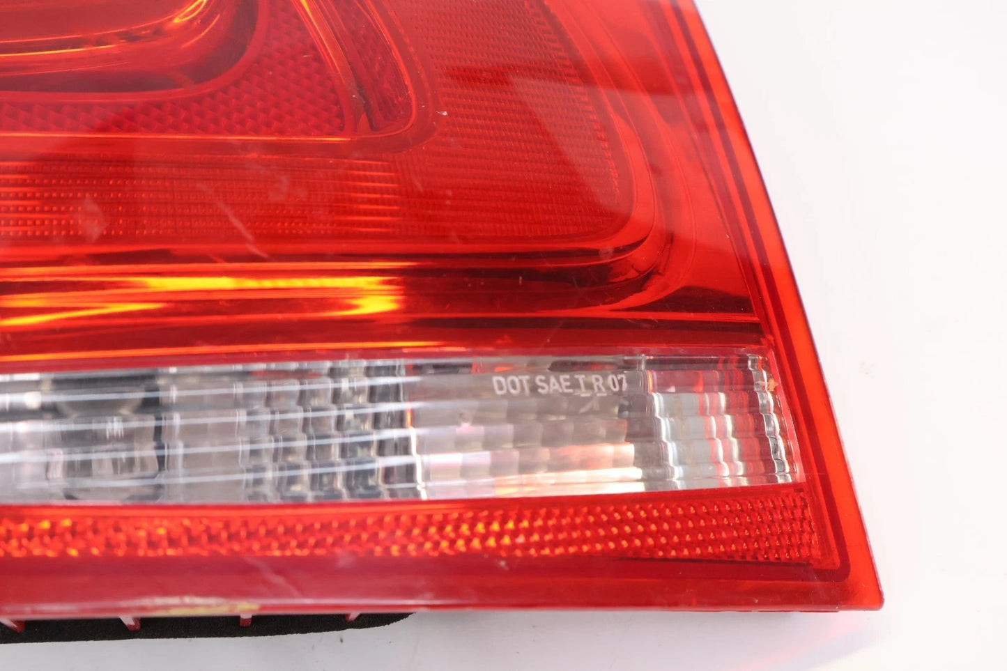 2011-2014 VW VOLKSWAGEN TOUAREG RIGHT TRUNK INNER TAILLIGHT 7P6-945-094-C OEM