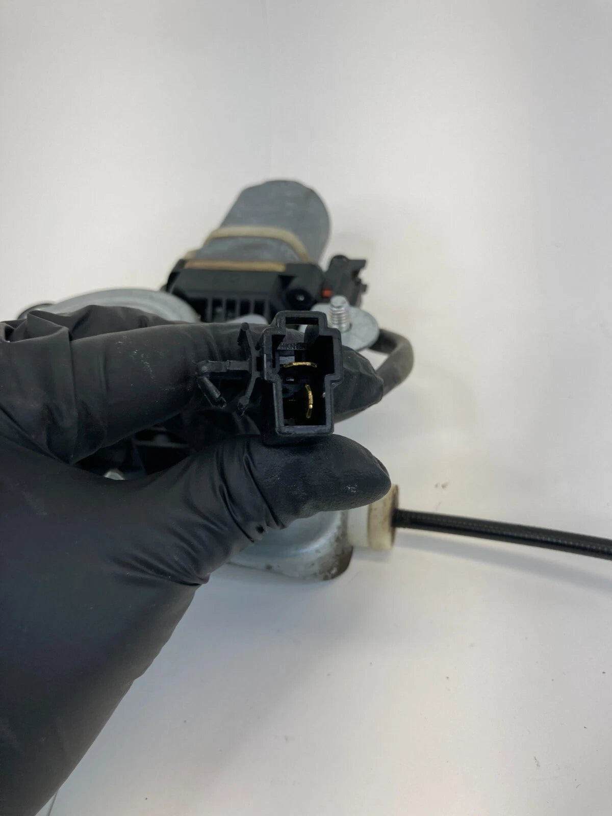 2008-2010 SATURN VUE REAR RIGHT DOOR POWER WINDOW REGULATOR W/ MOTOR OEM