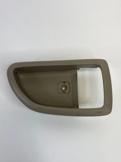 2003-2009 KIA SORENTO FRONT RIGHT SIDE INNER DOOR HANDLE BEZEL TRIM 82622-3E000