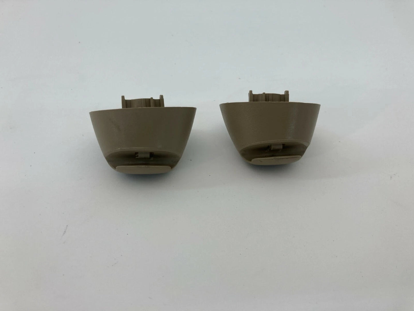 2003 2004 2005 2006 ISUZU ASCENDER SUNVISOR SUN VISOR CLIP HOLDER RETAINER OEM