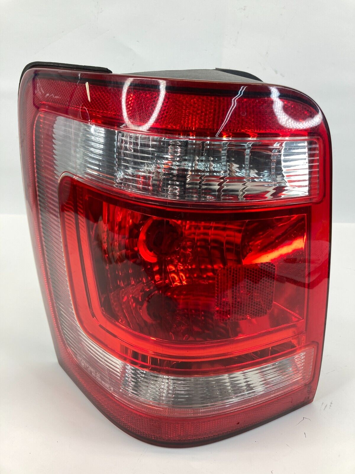 2008-2012 Ford Escape Rear Left Side Tail Light Taillight Taillamp Assembly