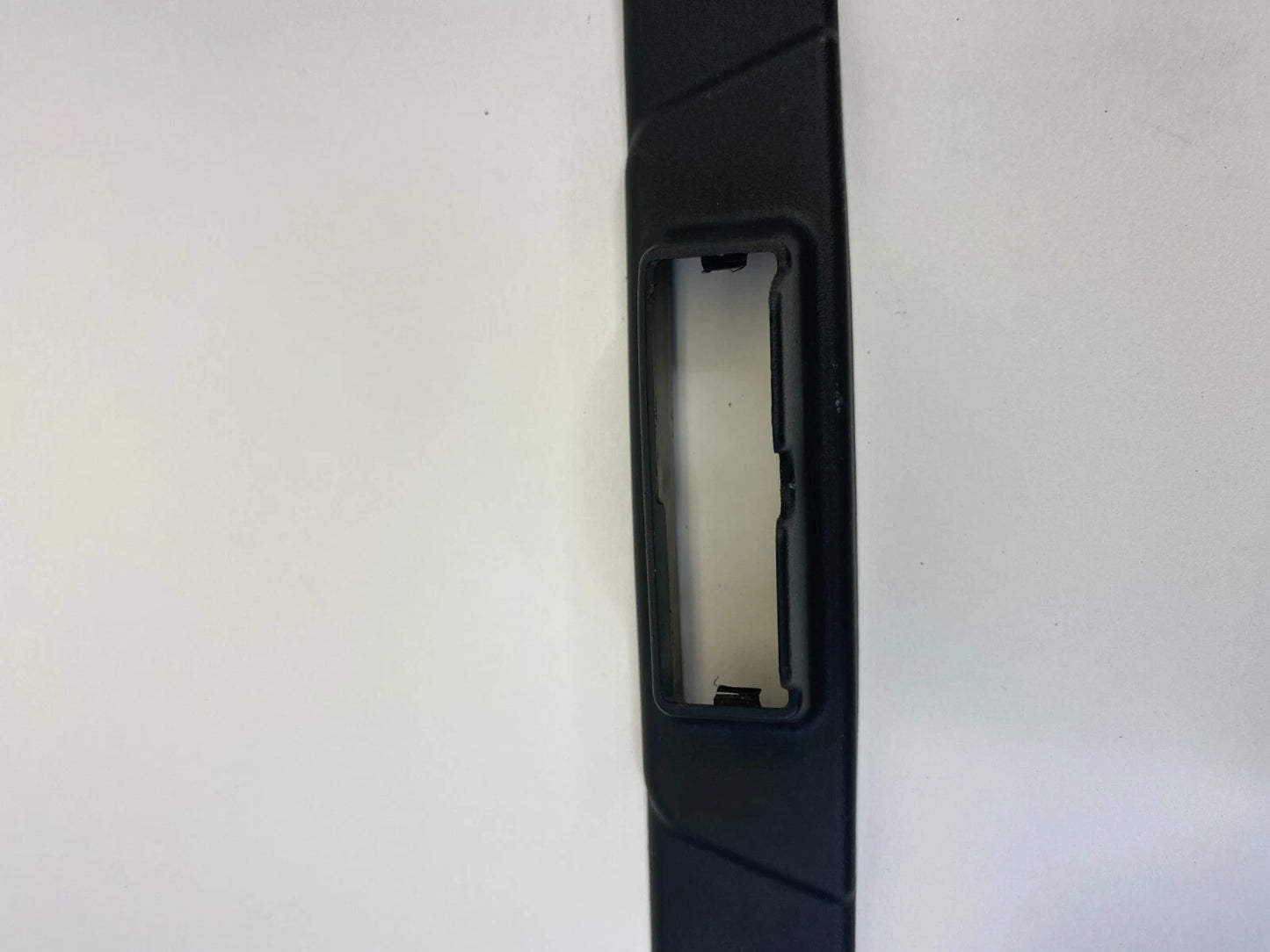 2003 2004 SAAB 9-3 REAR LICENSE PLATE LIGHT COVER DECK LID FINISH PANEL 12787319