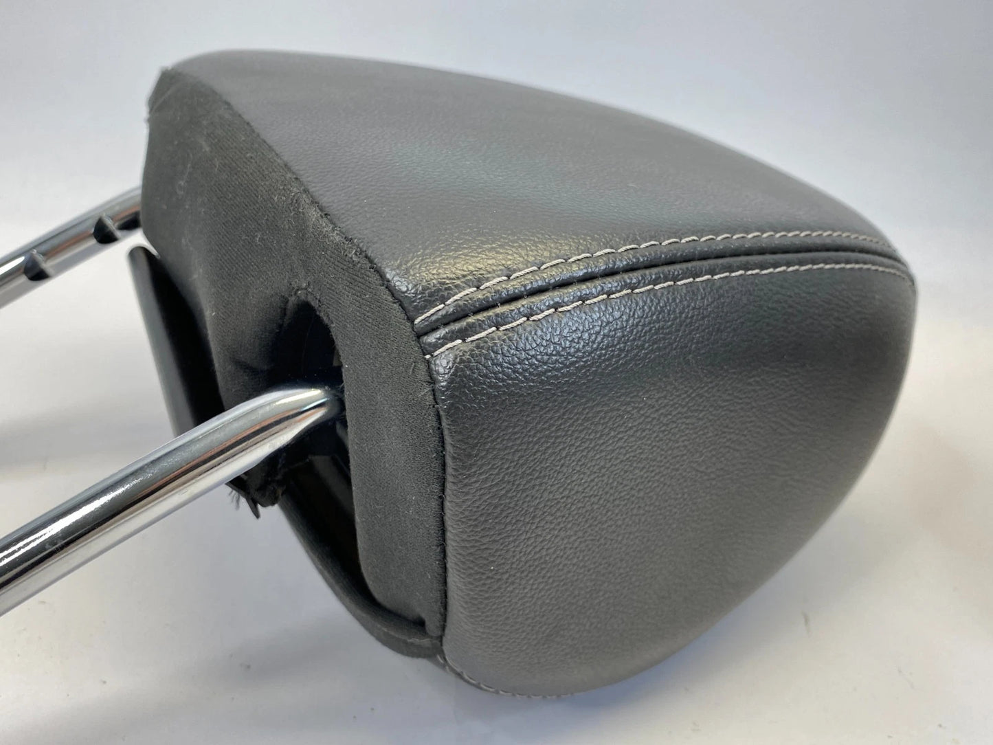 2012-2018 FORD FOCUS FRONT HEADREST BLACK LEATHER DRIVER AND PASSENGER SIDE OEM