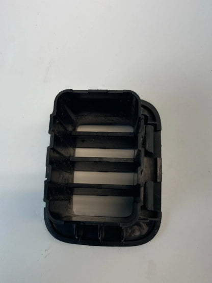09 10 11 12 CHEVROLET TRAVERSE LOWER CENTER CONSOLE AIR VENT DUCT GRILL OUTLET