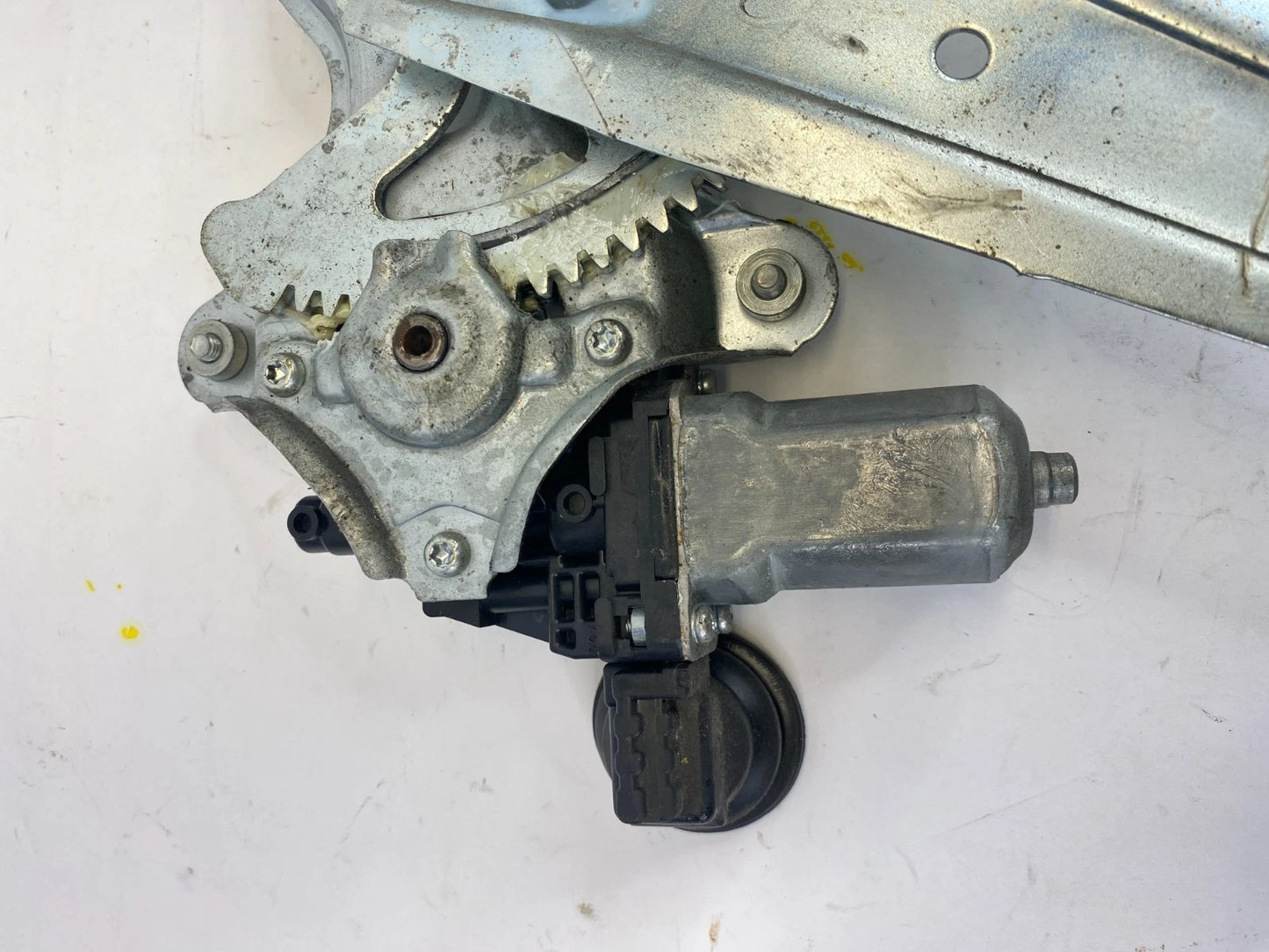 2009-2019 TOYOTA COROLLA REAR LEFT DOOR POWER WINDOW MOTOR REGULATOR 85710-AE010