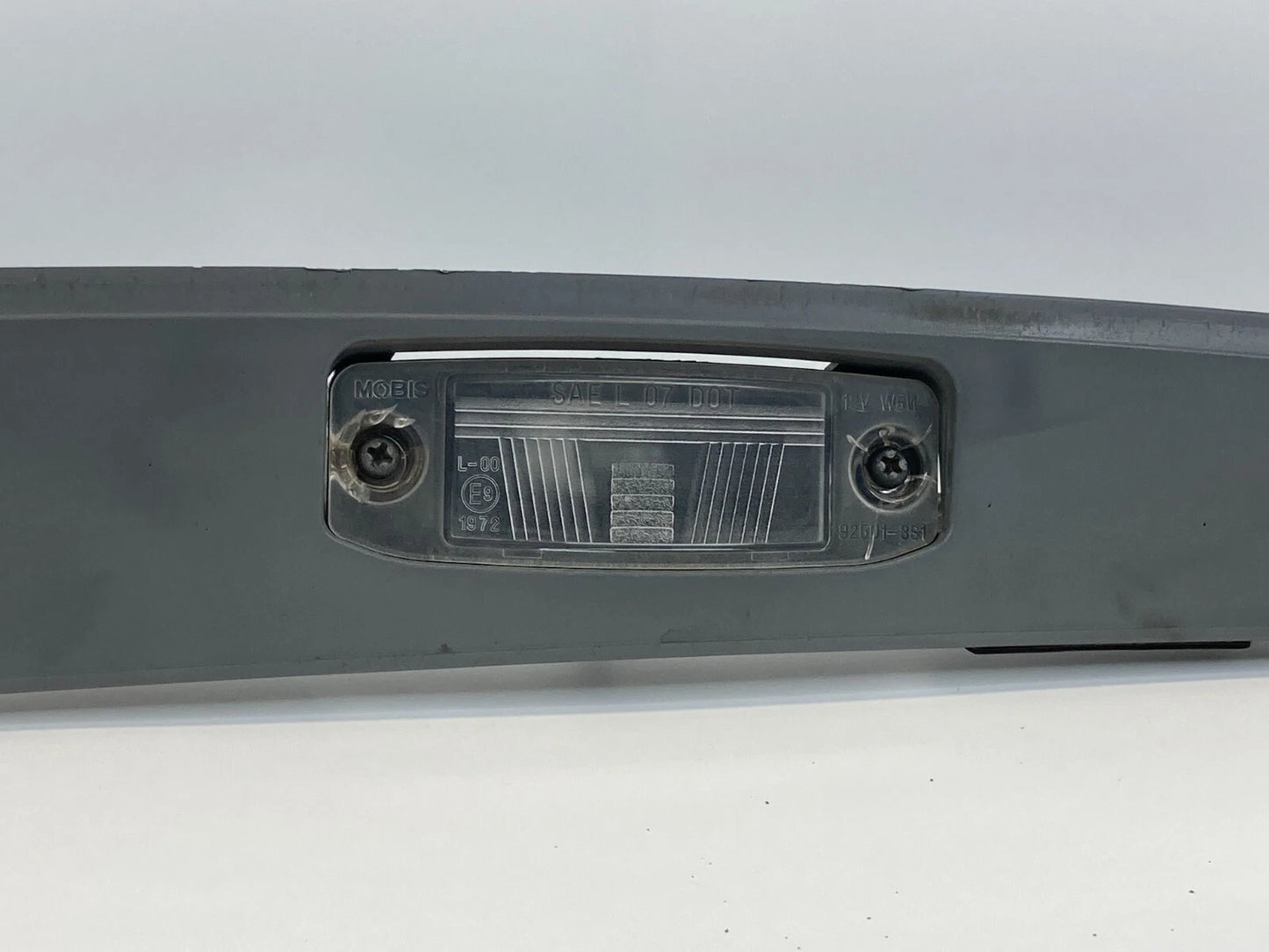 2011-2014 HYUNDAI SONATA REAR TRUNK LICENSE PLATE LIGHT HOUSING 92510-3S000 OEM