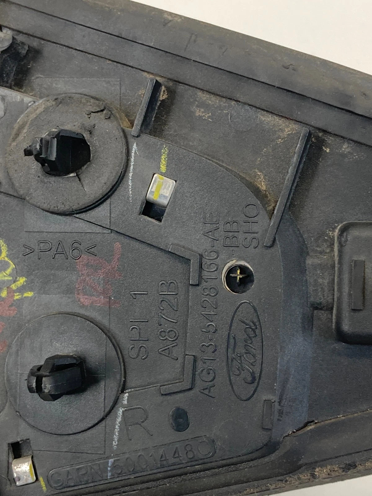 10-19 FORD TAURUS INTERCEPTOR REAR RIGHT SIDE QUARTER PANEL CORNER TRIM MOLDING