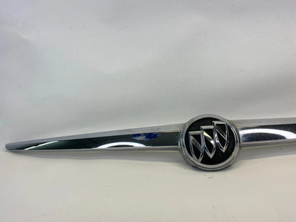 11-13 BUICK REGAL REAR TRUNK TAILGATE MOLDING TRIM GARNISH W/ EMBLEM 132266400