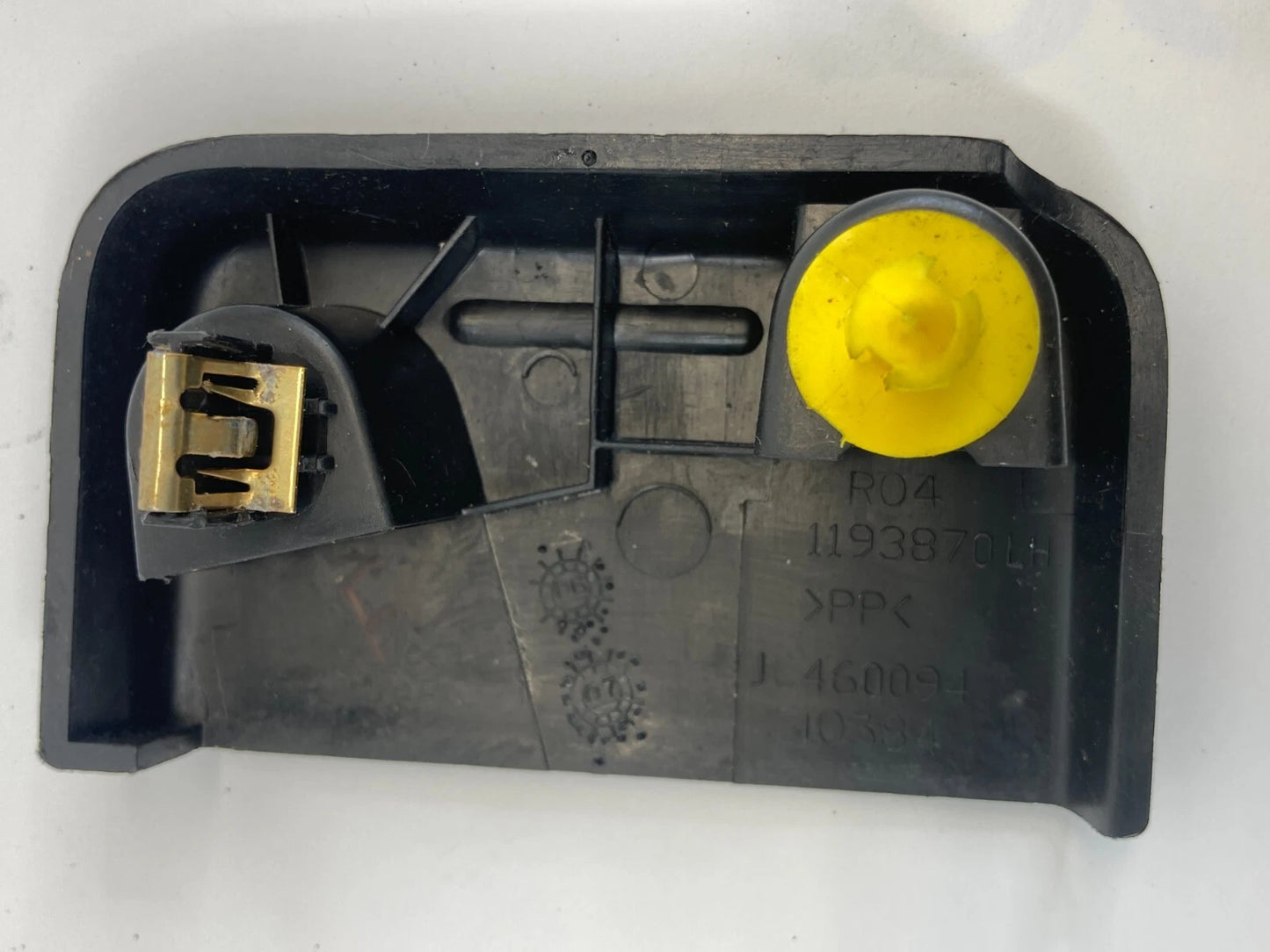 09-12 CHEVROLET TRAVERSE FRONT LEFT DRIVER SEAT TRACK BOLT COVER TRIM 1193870