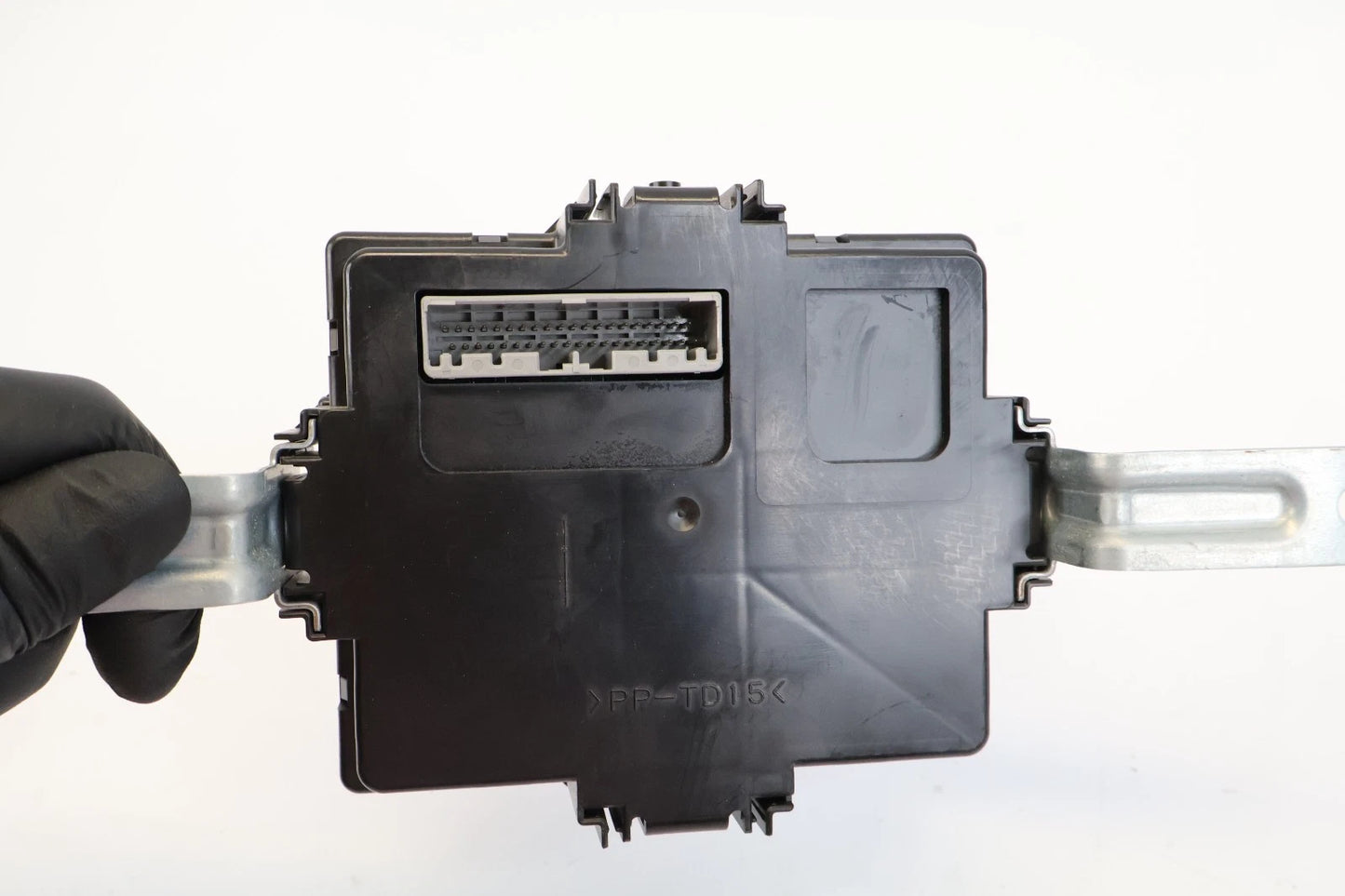2010-2013 SUZUKI KIZASHI BODY CONTROL MODULE COMPUTER UNIT BCM BCU 39540-57L00