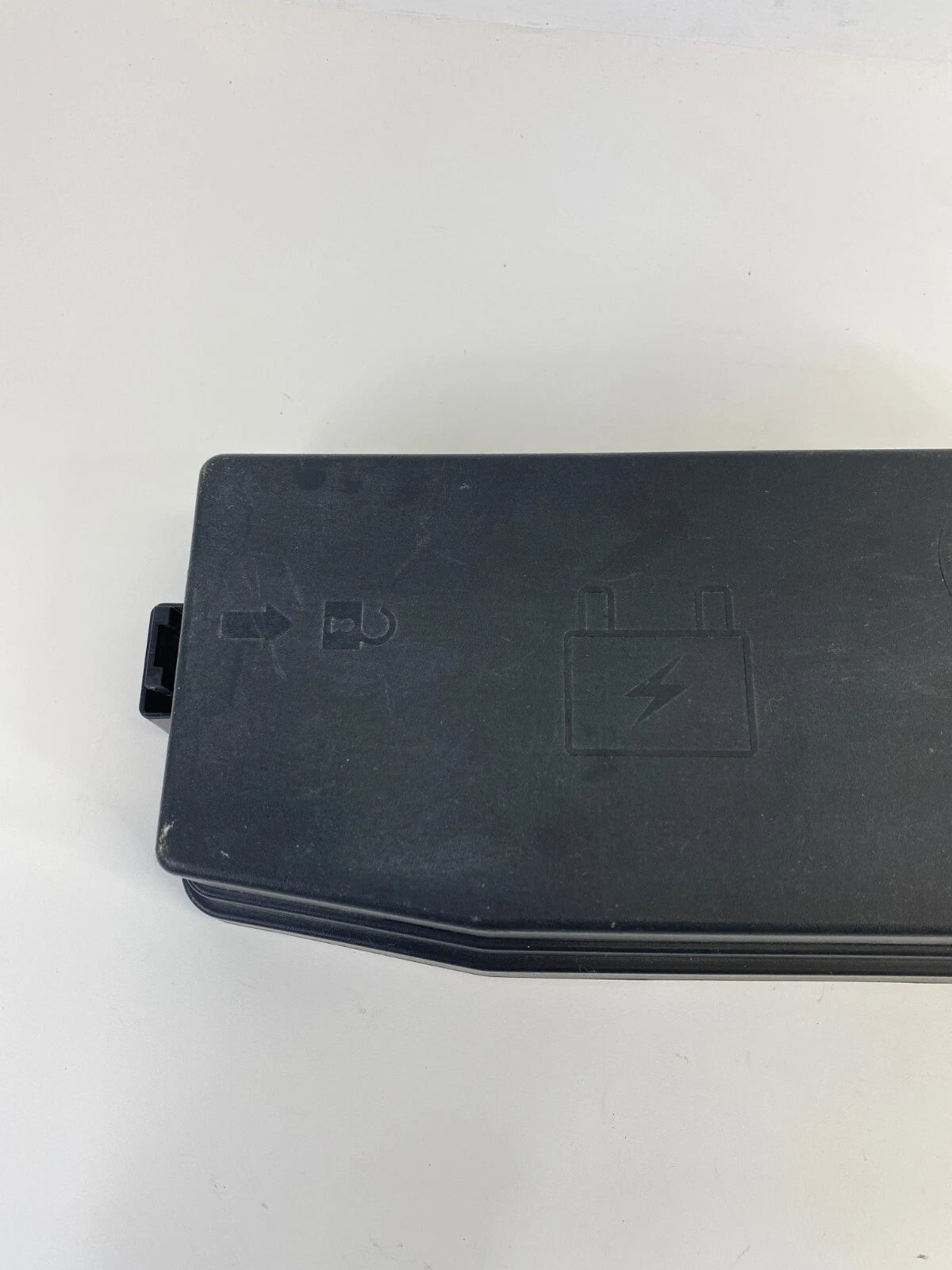 2012-2015 CHEVROLET CAPTIVA SPORT 2.4L AT ENGINE FUSE RELAY BOX LID CAP COVER