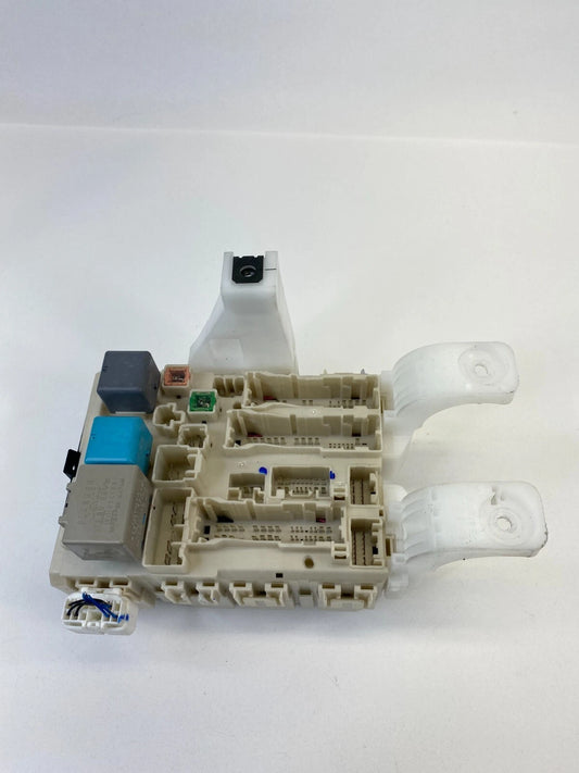 2004-2009 TOYOTA PRIUS INTERIOR DASH CABIN FUSE BOX RELAY JUNCTION UNIT