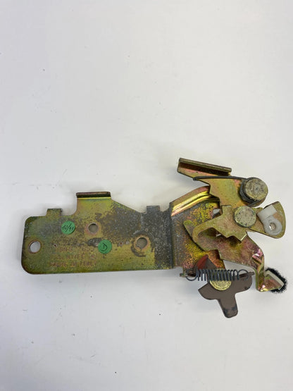 99-04 AUDI A6 QUATTRO REAR LIFTGATE PULL HANDLE LATCH MECHANISM LEVER 4B9827653